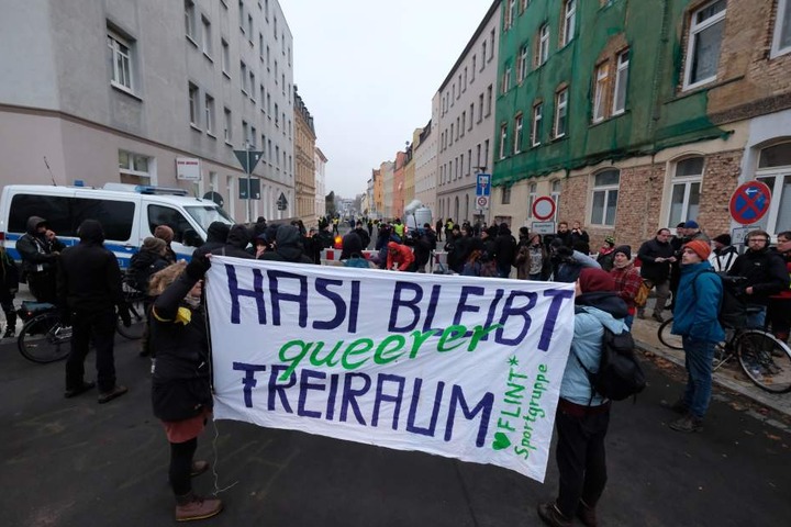 Gegen den ersten Versuch am 21. November hatten bereits einige Hundert Menschen demonstriert.