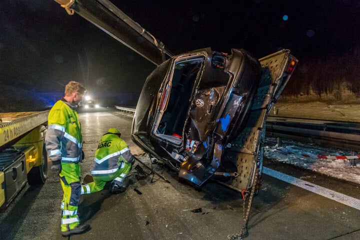 Die Autobahn war durch den Unfall mehrere Stunden lang blockiert.