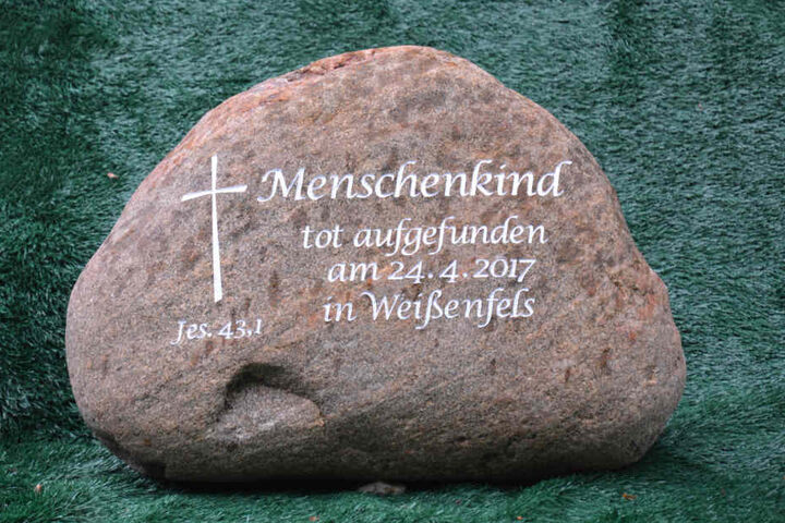 Das Baby wurde ohne Name am 29. Juni auf dem Weißenfelser Friedhof beigesetzt. Die Stadt hatte die Kosten der Beerdigung übernommen.