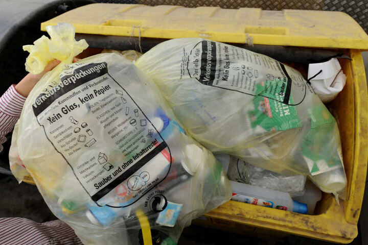 In gelben Säcken waren die Stücke der Schafe verpackt. (Symbolbild)
