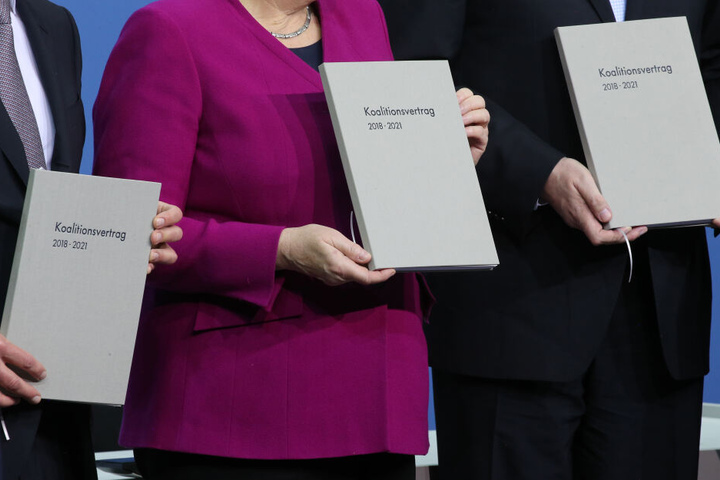 Die SPD will im Dezember Halbzeitbilanz ziehen und über einen möglichen Ausstieg aus der Großen Koalition entscheiden.