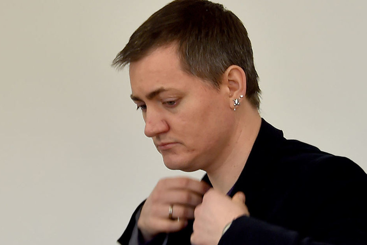 Der 37-Jährige wird von seinen Kollegen aus der Brandenburger Linke-Fraktion geworfen.