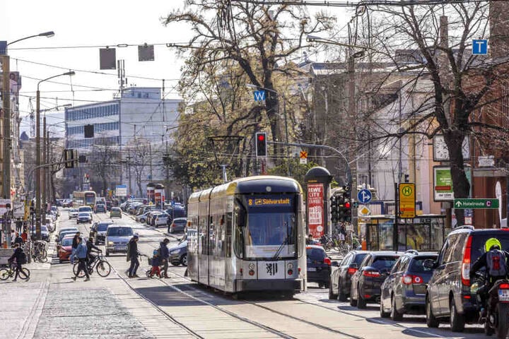 Seit Jahren werden Millionen Euro für den Ausbau der Königsbrücker Straße eingeplant - und immer wieder neu ins nächste Jahr "geschoben".
