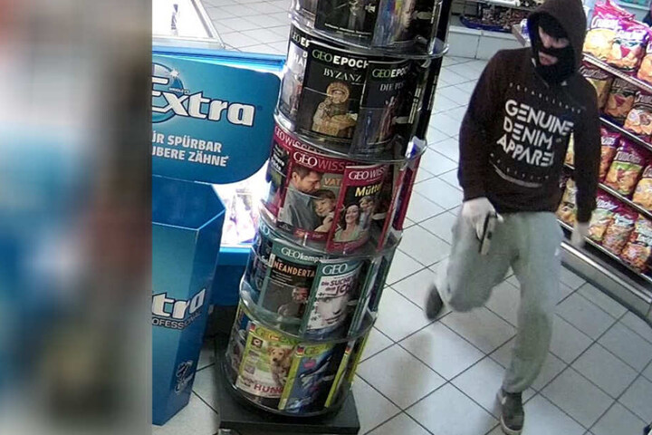 Bei dem Überfall trug der Jugendliche Schuhe von Nike.