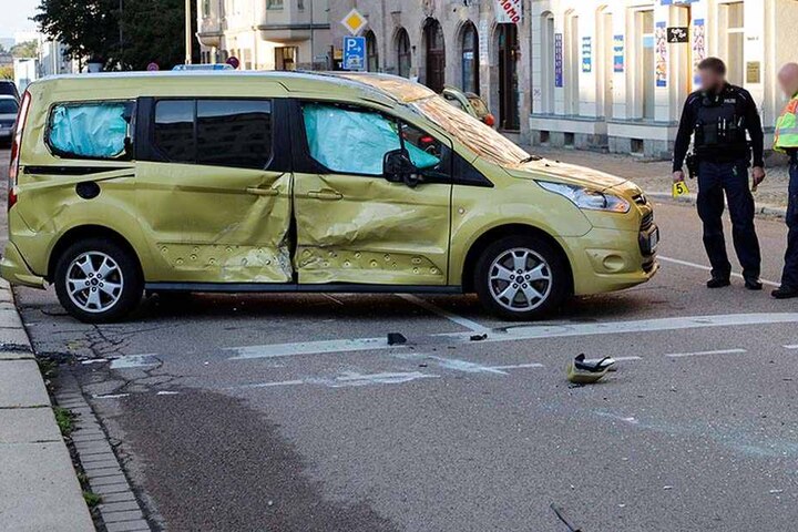 Der Daihatsu krachte dem Ford in die Seite.