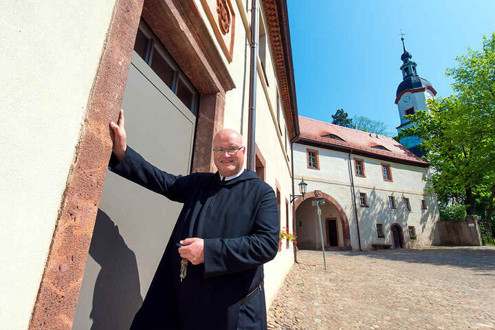 Die Ferienwohnungen befinden sich im Torhaus. Von dort haben Gäste einen herrlichen Blick in den Schlosspark, so Pater Maurus Kraß (58).