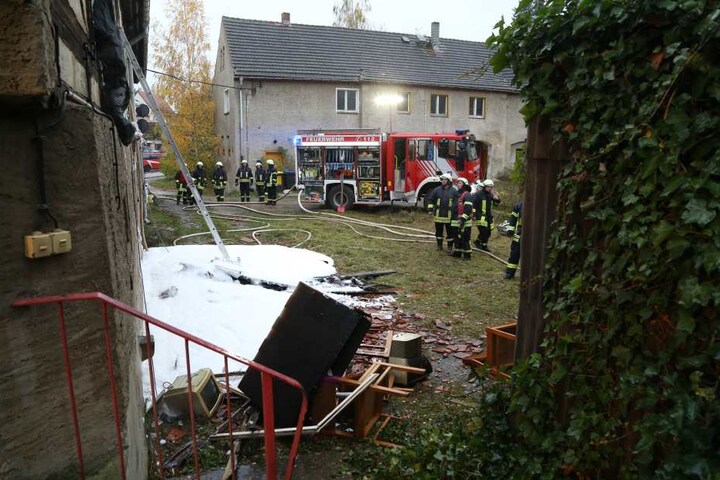 Bis 18 Uhr ist die Feuerwehr wohl noch im Einsatz.