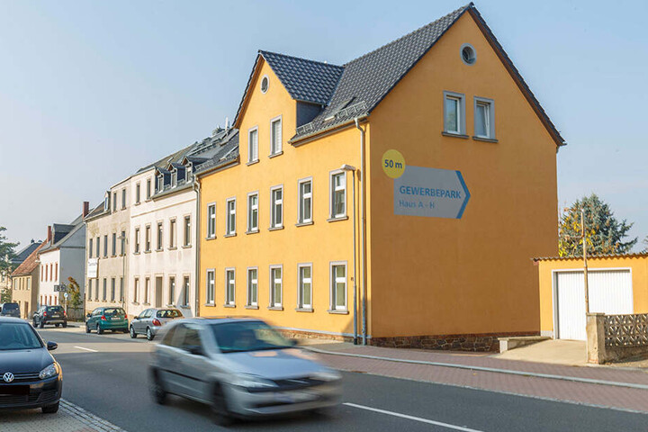 In diesem Mehrfamilienhaus in der Dresdner Straße in Geringswalde lebte das Paar. Die Wohnung gehörte Mareen Z.