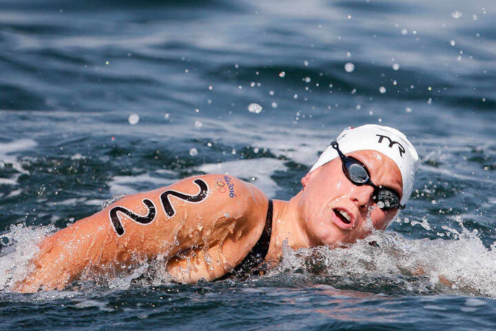 Aurelie Muller (26) kann jetzt nur noch vom Beckenrand zuschauen. Sie wurde nach der unsportlichen Aktion disqualifiziert.
