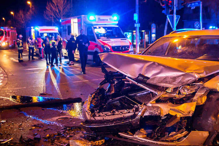 Die Aufnahme zeigt den Unfall in Mainz-Kastel.