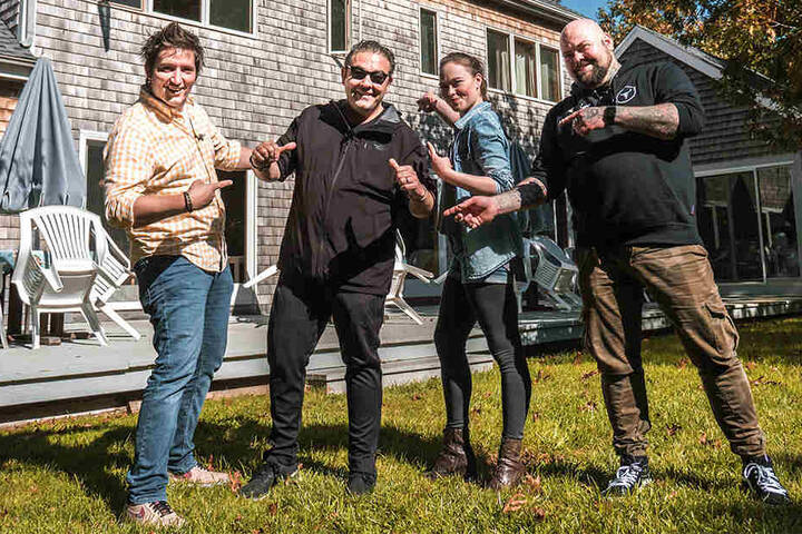 Team Deutschland: Zusammen mit Sternekoch Juan Amador (49, 2.v.l.), Timo Hinkelmann (36, r.) und Christian Senff (35) will Verena Leister die "Wild Food Challenge" gewinnen.