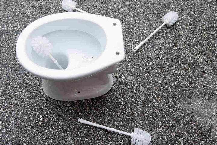 In Löhne am Bahnhof solltet Ihr unbedingt mal auf Toilette gehen. Den Schlüssel gibt's am Kiosk. (Symbolbild)