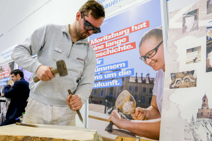 Handwerksbetriebe suchen händeringend neue Leute und machen tolle Jobangebote.