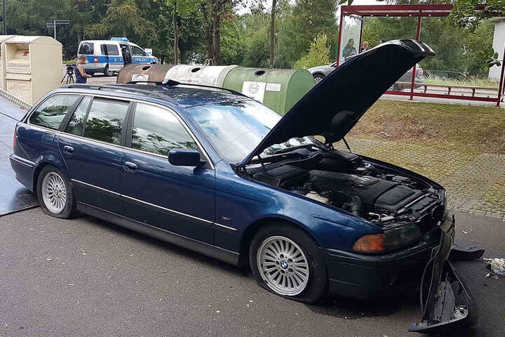Der BMW wurde bei der Flucht vor der Polizei beschädigt.