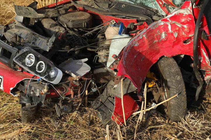 Der Seat wurde beim Crash total zerstört.