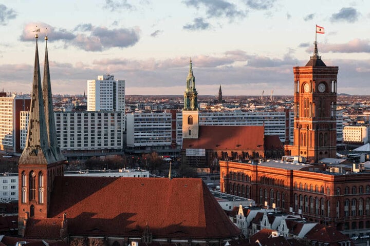 Strahlender Sonnenschein über Berlin. Am Wochenende soll die Sonne rauskommen!
