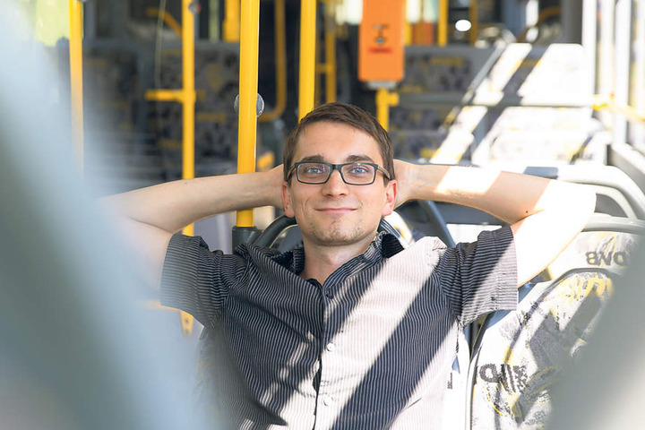Herrlich: Bei 32 Grad Außentemperatur lässt es sich im Klima-Bus wunderbar
aushalten. Redakteur Dirk Hein (35) machte den Test.