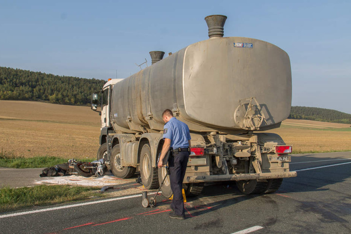 Die Polizei sicherte Spuren am Unfallort.