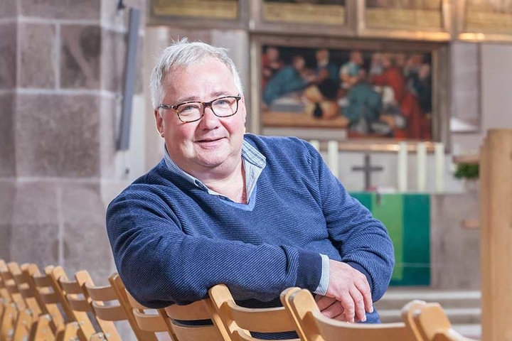 Frank Meinel (F.r.) ist seit 25 Jahren Pfarrer der St. Wolfgangs Kirche in Schneeberg.