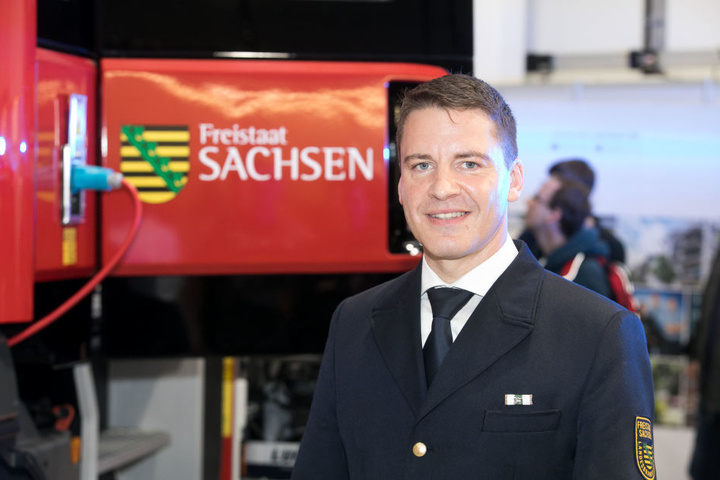René Kraus (44) will vom Chefposten der Landesfeuerwehrschule an die Chemnitzer Spitze wechseln.