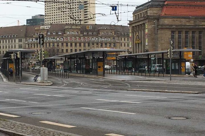 Ein seltenes Bild: Die Zentralhaltestelle ist menschenleer.