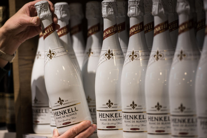 Henkell ist eine Tochtergesellschaft von Dr. Oetker.