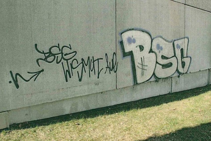Wer kann Angaben zum Verursacher der Graffiti machen?