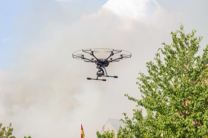 Die Einsatzleitung wurde durch das Drohnen Team der Feuerwehr Neuss mit Luftbildern unterstützt.