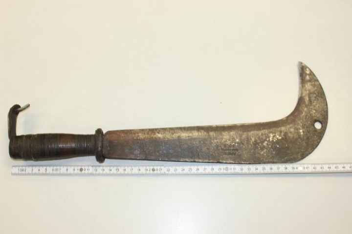 Die Machete war rund 40 Zentimeter lang.