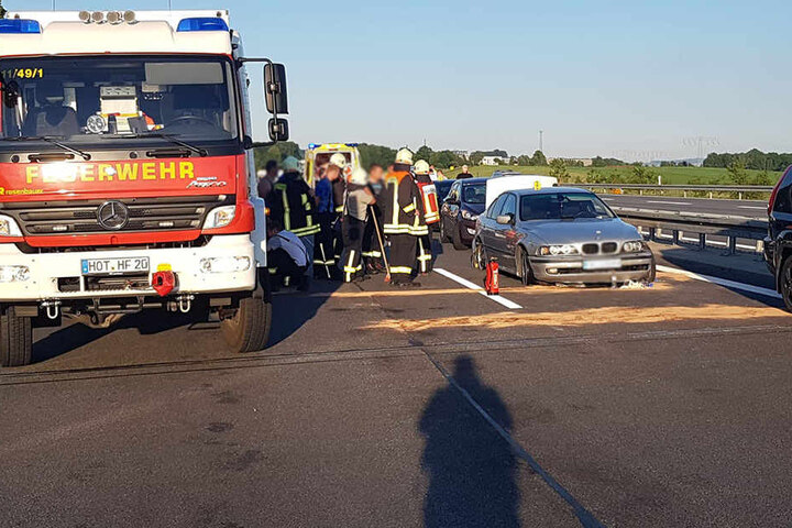 Ein Ersthelfer ist am Sonntag auf der A4 bei Chemnitz angefahren und verletzt worden.