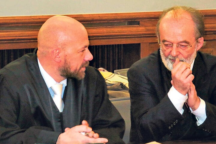 Trug als Kapitalmarkt-Vorstand bei der SLB Verantwortung: Stefan Leusder (61, r.), hier mit seinem Anwalt Christian Friedrich.