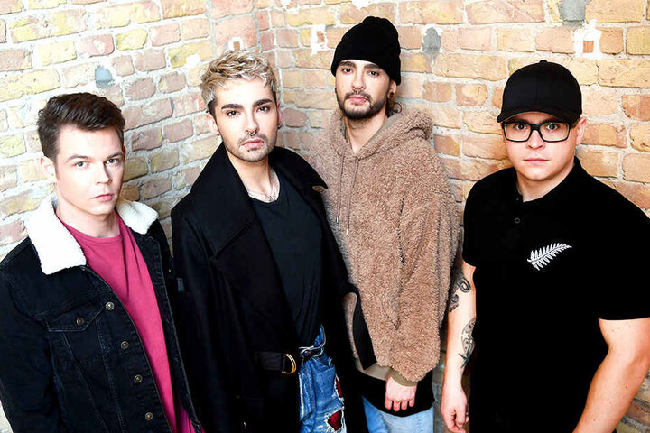 Vier junge Musiker bilden die Band Tokio Hotel, darunter die Geschwister Bill (2.v.l.) und Tom (3.v.l.).