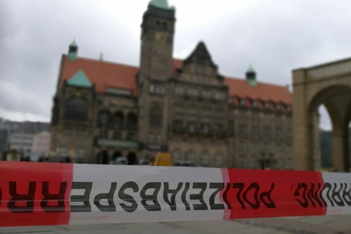 Der Markt in Chemnitz wurde von der Polizei am Dienstagmorgen weiträumig abgesperrt.