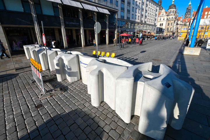 Solche Betonsperren werden auch zur Sicherung von Atommüll-Zwischenlagern eingesetzt.
