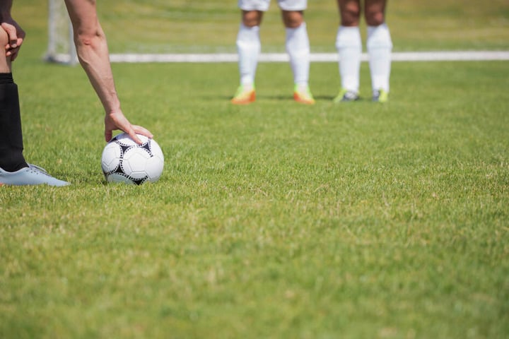Auch im Amateur-Fußball gab es einige Nachahmer des Salut-Jubels. Dem will der BFV nun einen Riegel vorschieben. (Symbolbild)
