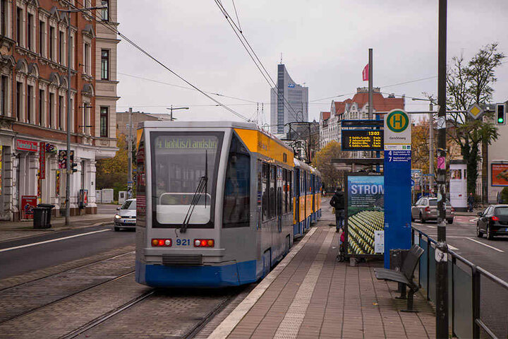 Die Straßenbahnhaltestelle am Gerichtsweg - von hier aus verfolgte der Räuber sein Opfer.