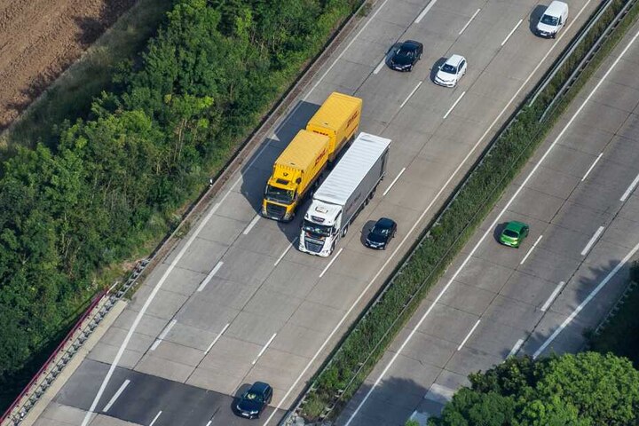 Aus schwindelerregender der Höhe musste der Pilot eine Notlandung vollführen. (Symbolbild)