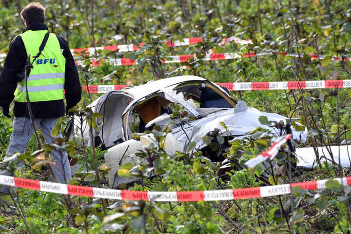 Insgesamt starben bei dem Unglück vier Menschen, darunter die beiden Insassen dieser Piper-Maschine.