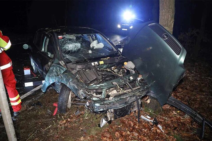 Die Polizei leuchtete den Unfallort aus.