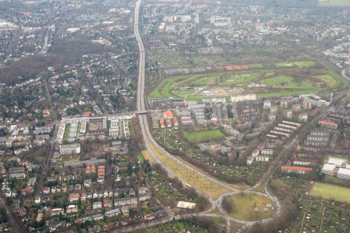 Vom Horner Kreisel (unten rechts) bis Kreuz Ost wird die Fahrbahn der A24 erneuert.