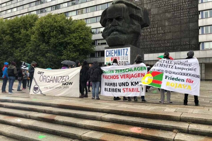 Die Organisatorin Gabi Engelhardt (57) kündigte ab heute "tägliche Mahnwachen vor dem Nischel bis zum Jahresende" an.