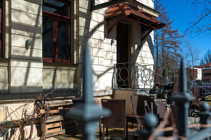 Nach Jahren im Kellergewölbe kann Daniel Fischer nun auch seine Gäste auf einer Terrasse verwöhnen.