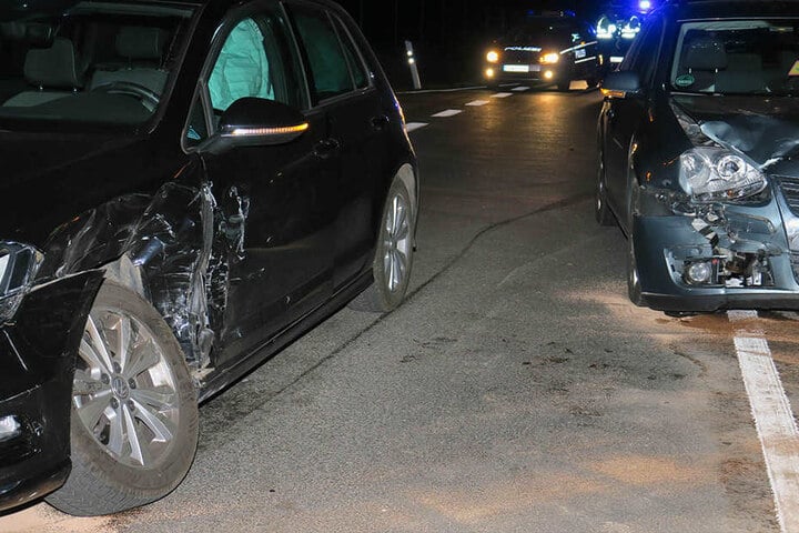Beide VW wurden bei dem Crash erheblich beschädigt.
