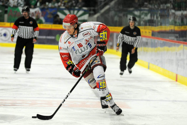 Vincent Schlenker hat mit den Eispiraten Crimmitschau auf den letzten Drücker den Sprung in die Play-offs geschafft ist sieht denen sehr optimistisch entgegen.