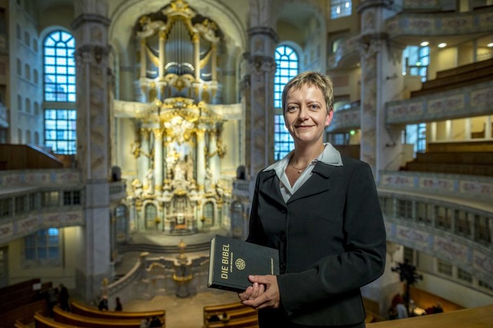 Die erste Pfarrerin in der Frauenkirche: Am 1. Advent lädt Angelika Behnke (43) zu ihrem ersten Gottesdienst ein.