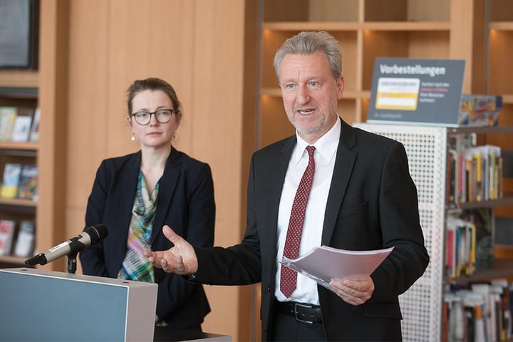 Bibliothekschef Professor Arend Flemming (59).