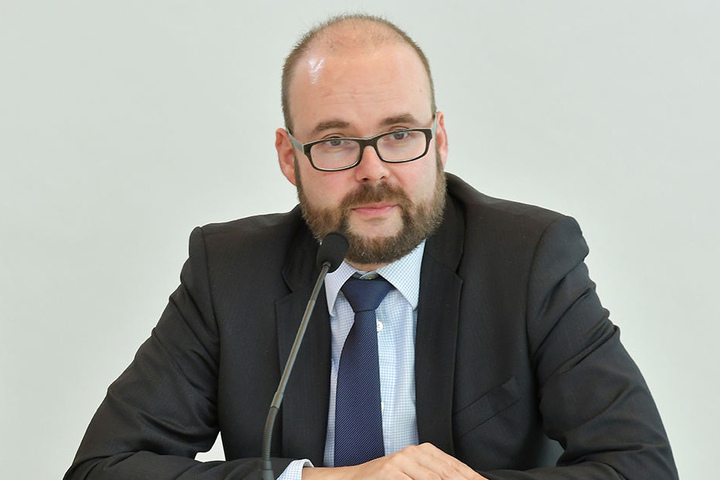Kultusminister Christian Piwarz (43, CDU) gelobt Besserung.
