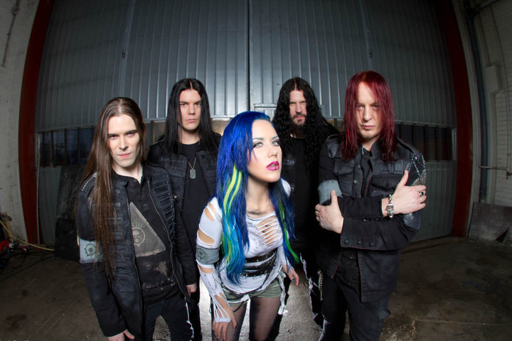 Das Headliner-Trio komplettieren Arch Enemy.