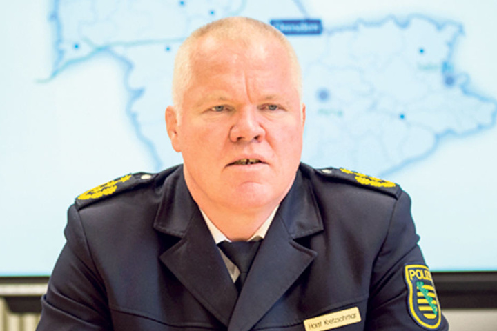 Polizeipräsident Horst Kretzschmar (58) stellte gestern die Kriminalitätsstatistik für Dresden vor.