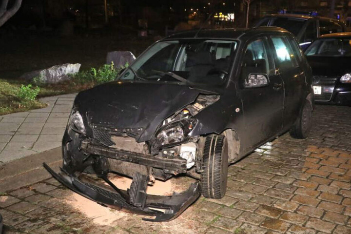 Der Fluchtwagen, der wenig später in der Eichendorffstraße ausfindig gemacht werden konnte.
